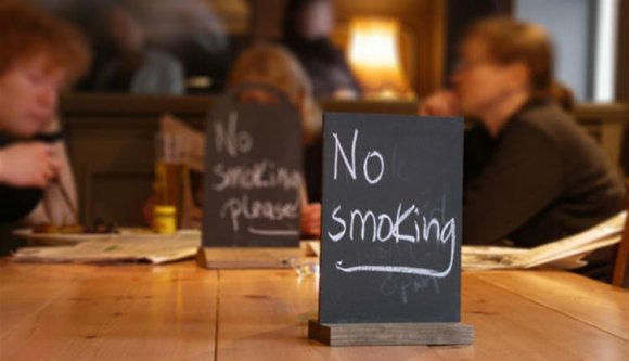 Az RMDSZ is megszavazta a dohányzás kitiltását