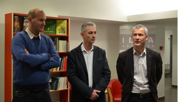 Táguló könyvtér a kolozsvári Sapientián