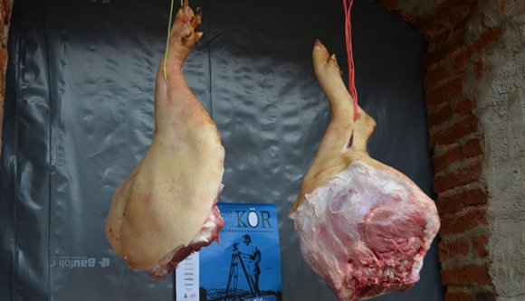 Így vágják a disznót Kolozsváron