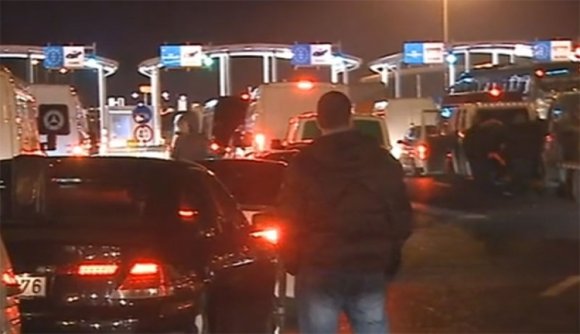 Nagy a torlódás a magyar–román határon