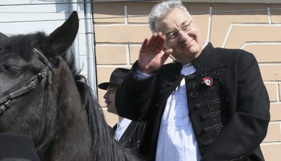 Látta már Gyurcsány Ferencet székelyruhában?