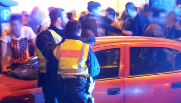 „Szír vagyok, bánjatok barátságosan velem! Merkel asszony hívott ide”