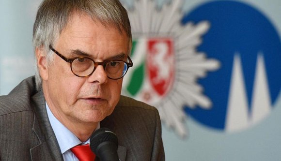 Nyugdíjazták a kölni rendőrség vezetőjét
