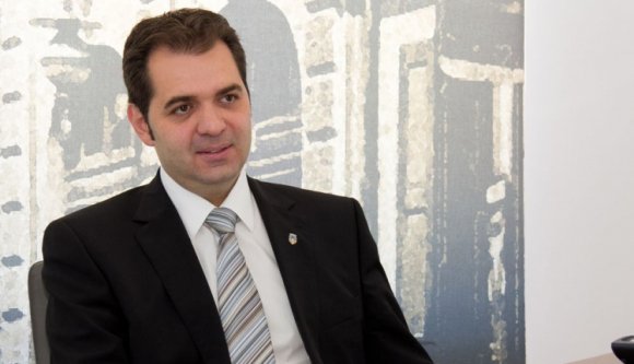 Antal: hadjárat folyik a magyar intézmények és önkormányzatok ellen