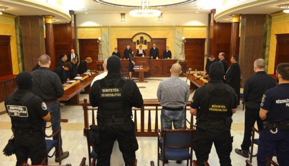 Életük végéig börtönben ülnek a romagyilkosságok elkövetői