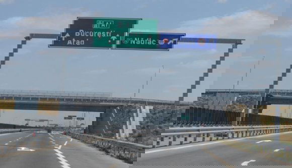 Ilyen nincs: máris kátyúsodik egy szakasz a dél-erdélyi autópályán