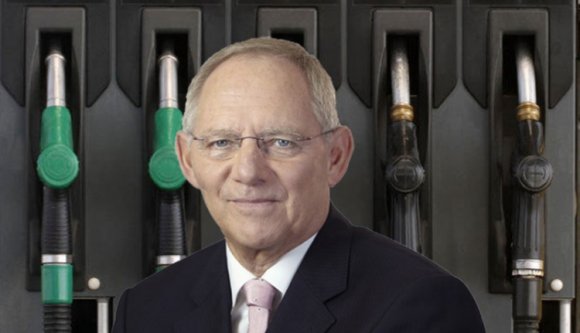 Dráguljon a benzin, hogy legyen pénz a menekültválság megoldására