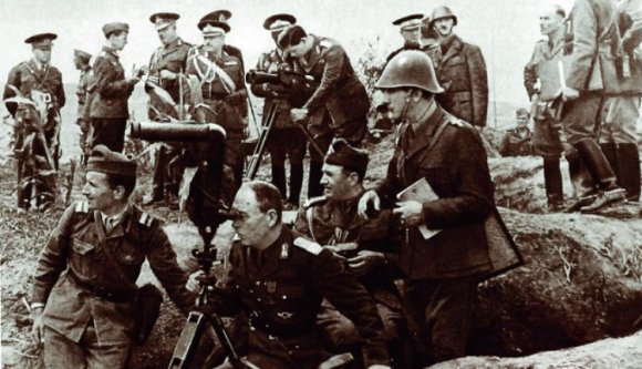 Már a történelmen is veszekszik Moszkva és Bukarest