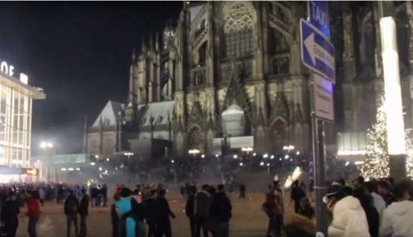 Vádat emeltek a kölni erőszakoskodók ellen