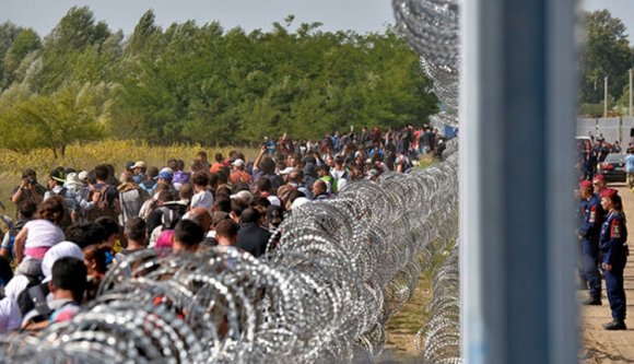„Migránsáradat” esetén lesz kerítés a magyar–román határon