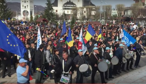 Több ezren tüntettek a Pitești–Nagyszeben autópályáért