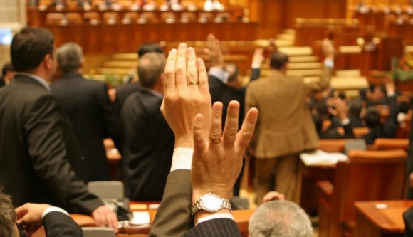 Ezek a büntetőügyes csávók vezetik ma Romániát