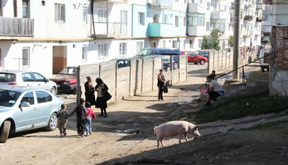 Lebontják Szentgyörgyön a romákat elszigetelő falat