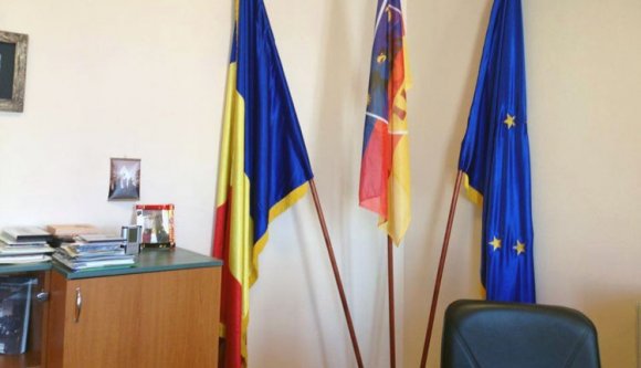 Horváth Anna kitette az Erdély-zászlót