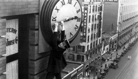 Vasárnap egy órával kevesebbet alszunk