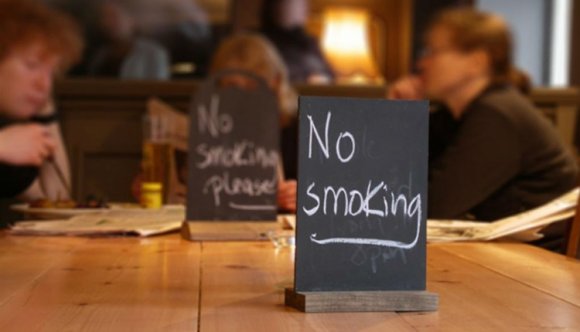 Máris megtorpedóznák a dohányzásellenes törvényt