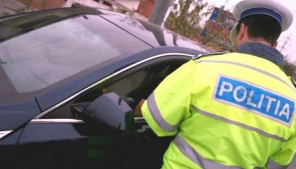 Pálinkával és káposztával vesztegették meg a rendőrt