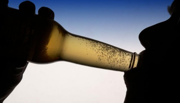 Az utcára menekült sörözni a perlekedő felesége elől