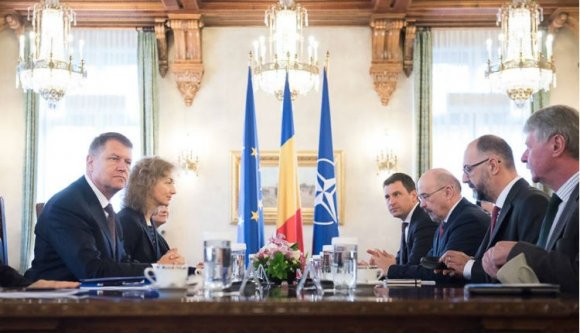 Erőteljesebb civil kontrollt a titkosszolgálatok felett!