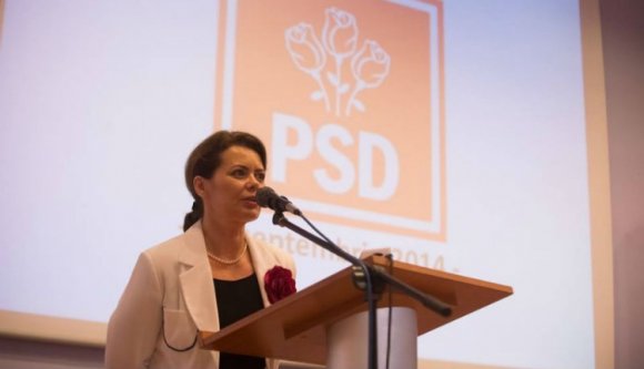 Belebukott a dohánystopba a törvény „anyja”