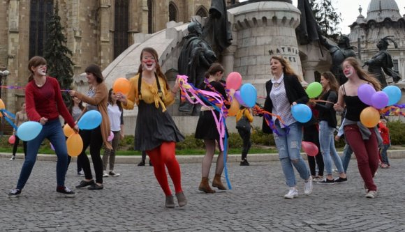Limbózással ünnepli magát a KMDSZ