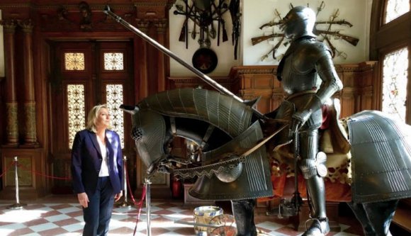 A román soviniszták mellett állt ki Marine Le Pen