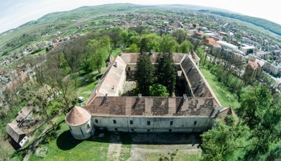 Legyalulták a gyalui kastélykert szeméthegyeit