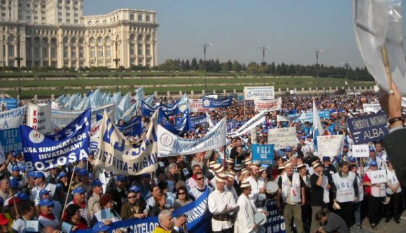 Bepöccentek a pedagógusok a kormányra
