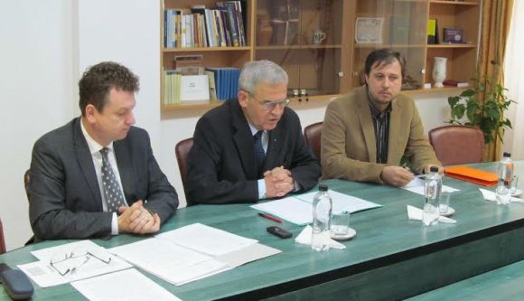 Kemény szankciók a PKE volt rektorának