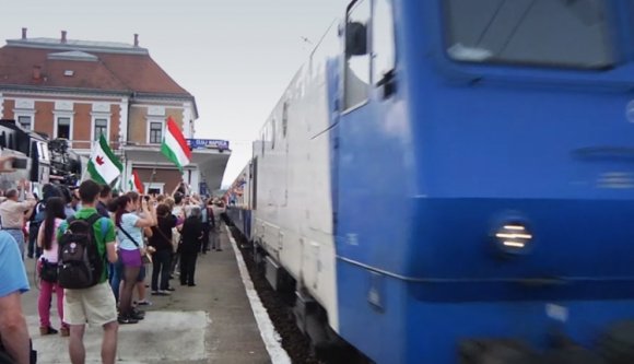 Közel ezer zarándok vonatozik Csíksomlyóra a Boldogasszonnyal