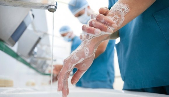 Kórházi állapotok ölnek, az elnök titkolózik