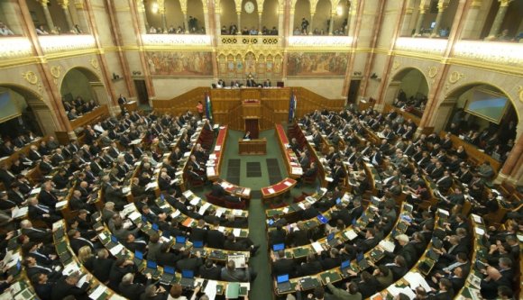 Népszavazást tart Magyarország a kötelező betelepítési kvótákról