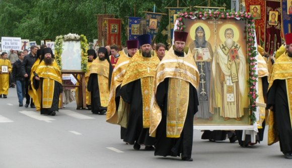 Kezdhetnek aggódni az egykori egyházi besúgók?
