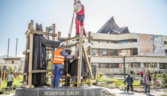 Helyén a csíkszeredai Márton Áron-szobor