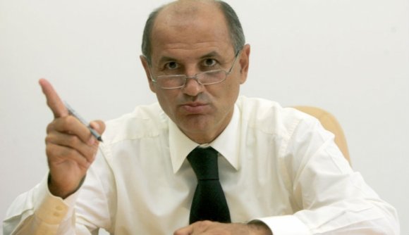 Plágium miatt jelentették fel George Copost