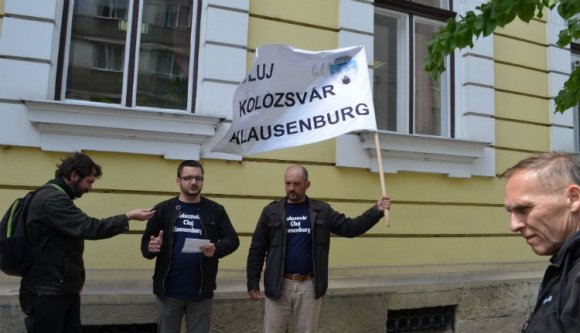 Jottányit sem a többnyelvűségből!