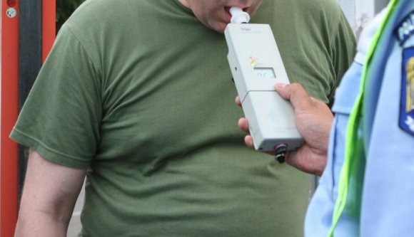 Részegen szállított a rendőrségnek a pizzafutár