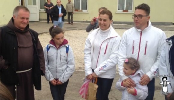 Énekszóval fogadták Ákost Csíksomlyón (VIDEÓ)