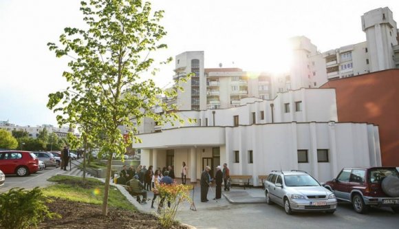 Mozi színesíti a külvárosi élet szürkeségét a Monostoron