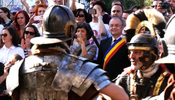 Rómaiak és dákok özönlötték el Kolozsvárt (VIDEÓ)