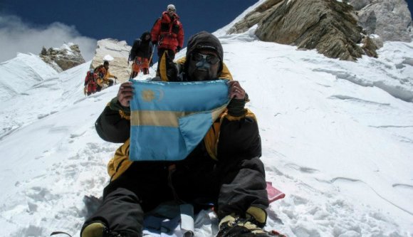 Emléktáblát állítanak Erőss Zsoltéknak a Himalájában