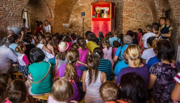 A gyerekeket is visszavárja a váradi vár