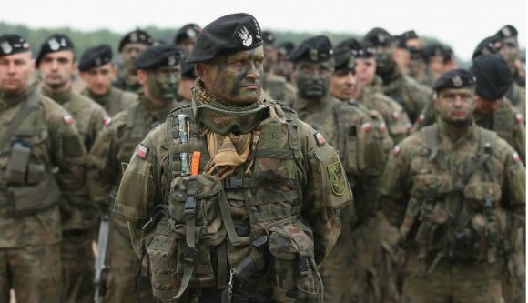 A NATO és az oroszok lassan a mi pályánkon játszanak