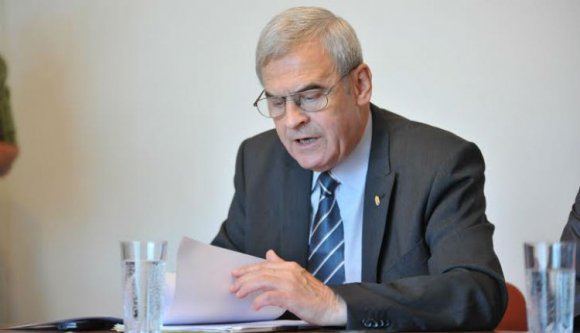 Tőkés: a szekuskollaboránsok ne tölthessenek be egyházi tisztséget