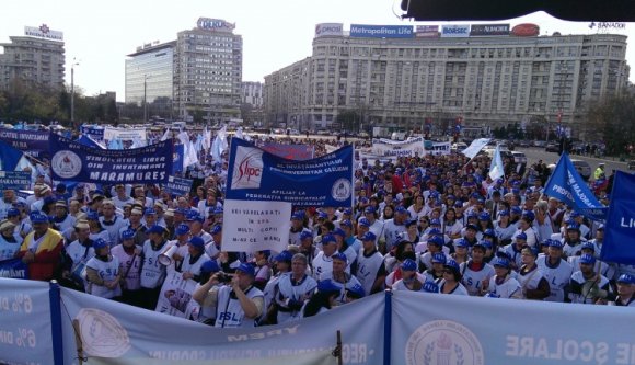 Kudarcos béremelési tárgyalások után tanártüntetés