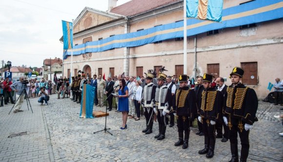 Jogerős: el kell távolítani a székely zászlókat Kézdivásárhelyen