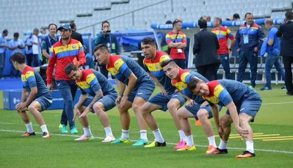 Kémkednek a román válogatott után?