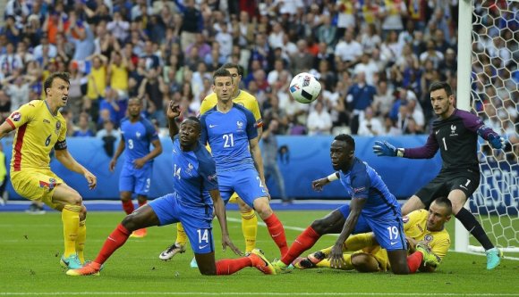 Legyűrték a franciák a románokat a nyitómeccsen