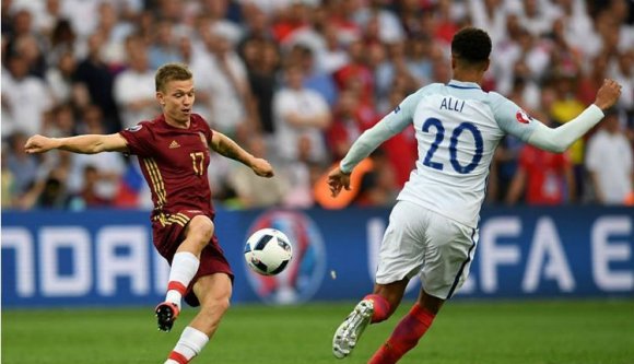 Angol–orosz: topfutball a pályán, balhé a pályán kívül