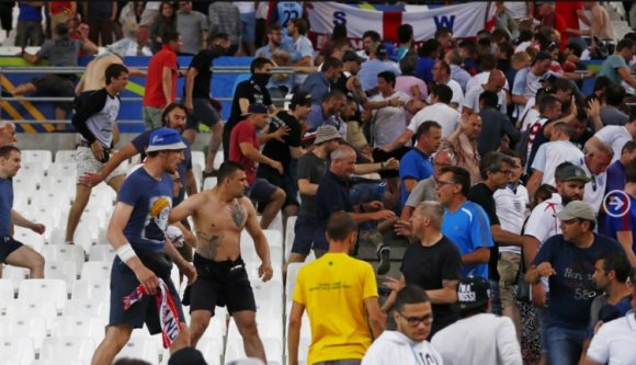 Kizárhatják az oroszokat az Eb-ről az agresszív futballhuligánok miatt